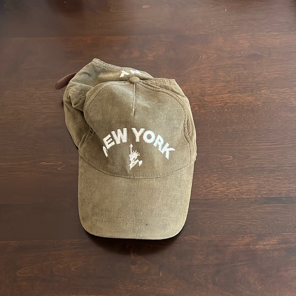 Accessories - Free- New York corduroy hat